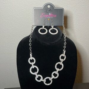 Paparazzi Zi Collection Necklace and Earring set. Brand new/never worn.